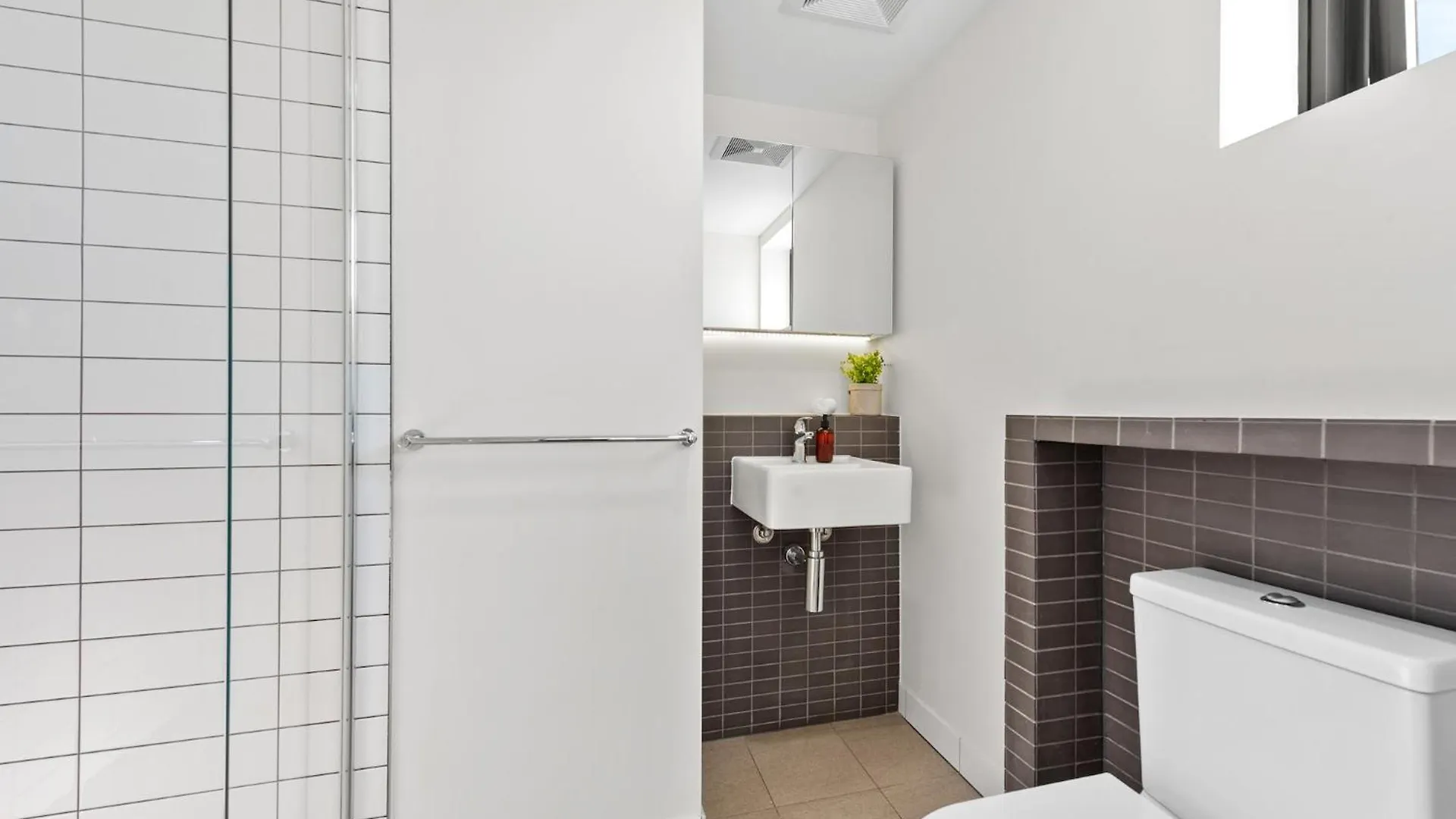 Διαμέρισμα Spacious, Modern And Bright Apartment! Walk To Cbd! Μπρίσμπεϊν